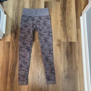 Gymshark purple camo butt scrunch size small